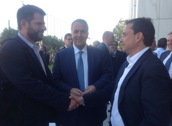 Λίγο πριν τις εκλογές, δύο πολιτικοί συντάκτες κάνουν κάτι ξεκαρδιστικό