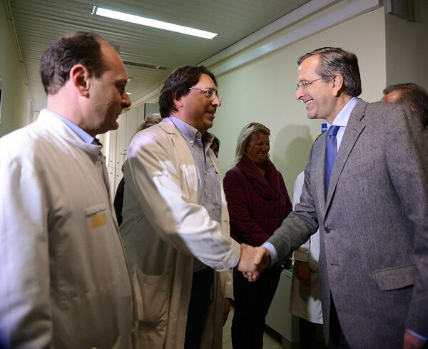 Φωτο-αφιέρωμα: Ο Αντώνης Σαμαράς χαιρετάει τους πάντες!