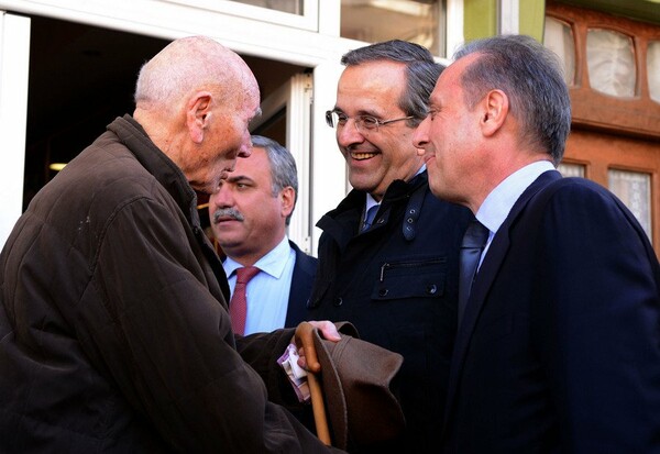 Φωτο-αφιέρωμα: Ο Αντώνης Σαμαράς χαιρετάει τους πάντες!