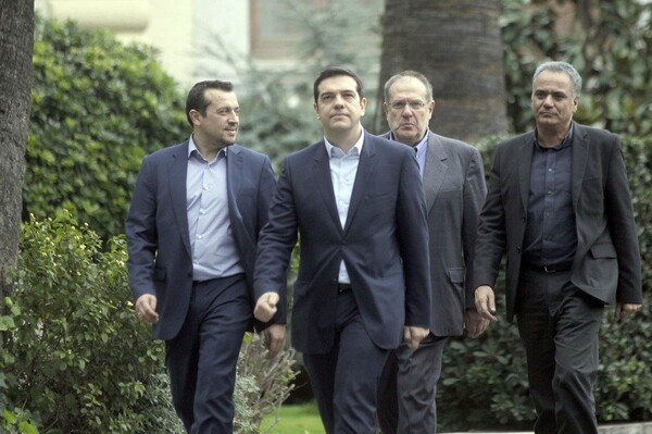 Επίθεση αγάπης στον Τσίπρα