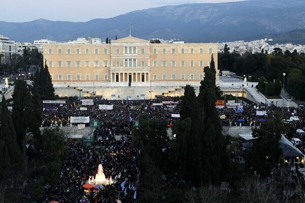 20.000 Έλληνες φώναξαν στο Σύνταγμα