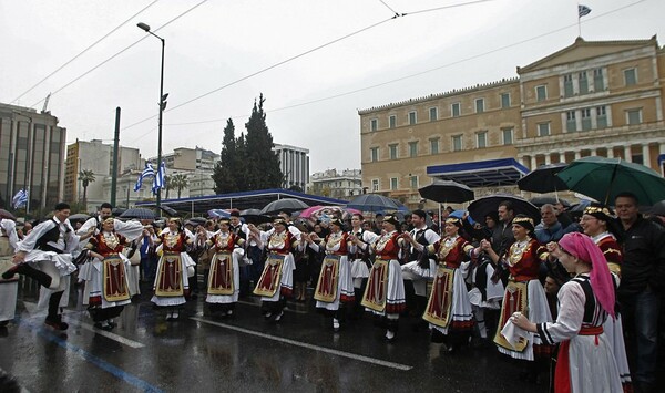 Η παρέλαση των αντιφάσεων