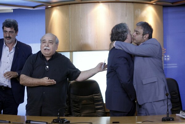 Η χαρούμενη παράδοση-παραλαβή