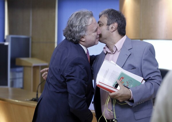 Η χαρούμενη παράδοση-παραλαβή