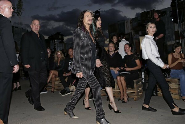 Givenchy NYFW - Η Μαρίνα Αμπράμοβιτς, ο Ρικάρντο Τίσι και η ελίτ της μόδας σε μια αποβάθρα στη Νέα Υόρκη