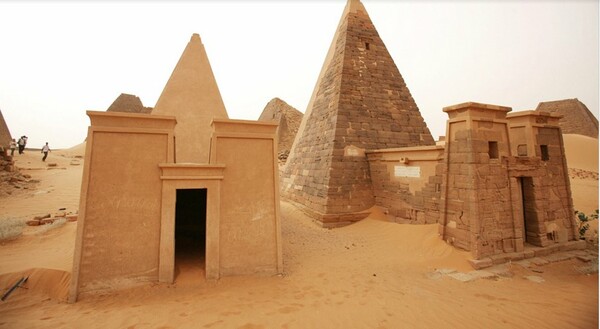 Οι ξεχασμένες, απόμακρες πυραμίδες της Μερόης
