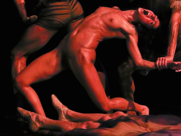H χαοτική, σκοτεινή, αριστουργηματική Οδύσσεια της Τάνια Καρβάλιο έρχεται στο Φεστιβάλ Αθηνών