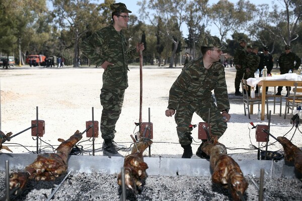 29 φωτογραφίες απ' το πασχαλιάτικο γλέντι του Καμμένου