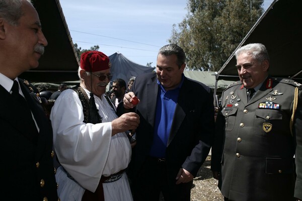 29 φωτογραφίες απ' το πασχαλιάτικο γλέντι του Καμμένου