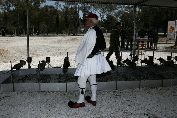 29 φωτογραφίες απ' το πασχαλιάτικο γλέντι του Καμμένου