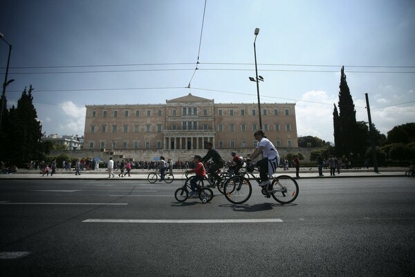 Μικροί, μεγάλοι και σκυλιά σε δύο ρόδες για τον Ποδηλατικό Γύρο της Αθήνας