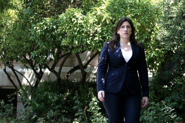 Η έξοδος της Ζωής Κωνσταντοπούλου από το Μαξίμου