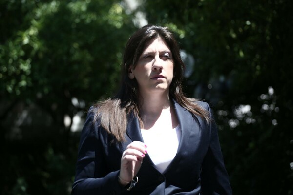Η έξοδος της Ζωής Κωνσταντοπούλου από το Μαξίμου