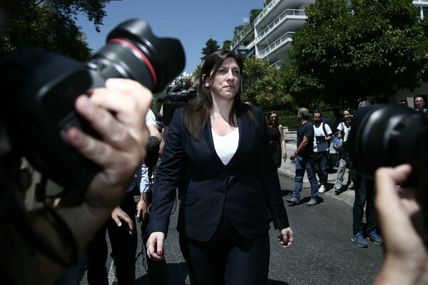 Η έξοδος της Ζωής Κωνσταντοπούλου από το Μαξίμου
