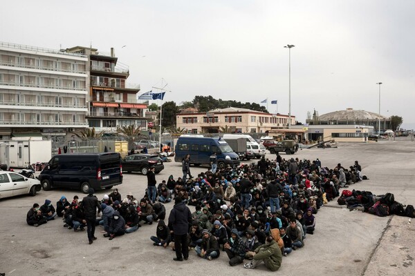 13 συγκλονιστικές εικόνες απ' την άφιξη των μεταναστών στη Λέσβο