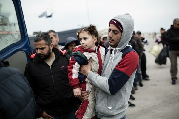 13 συγκλονιστικές εικόνες απ' την άφιξη των μεταναστών στη Λέσβο