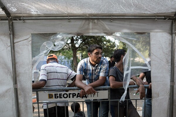 Η συνέχεια της οδύσσειας των προσφύγων και των μεταναστών, μέσα από 18 φωτογραφίες 