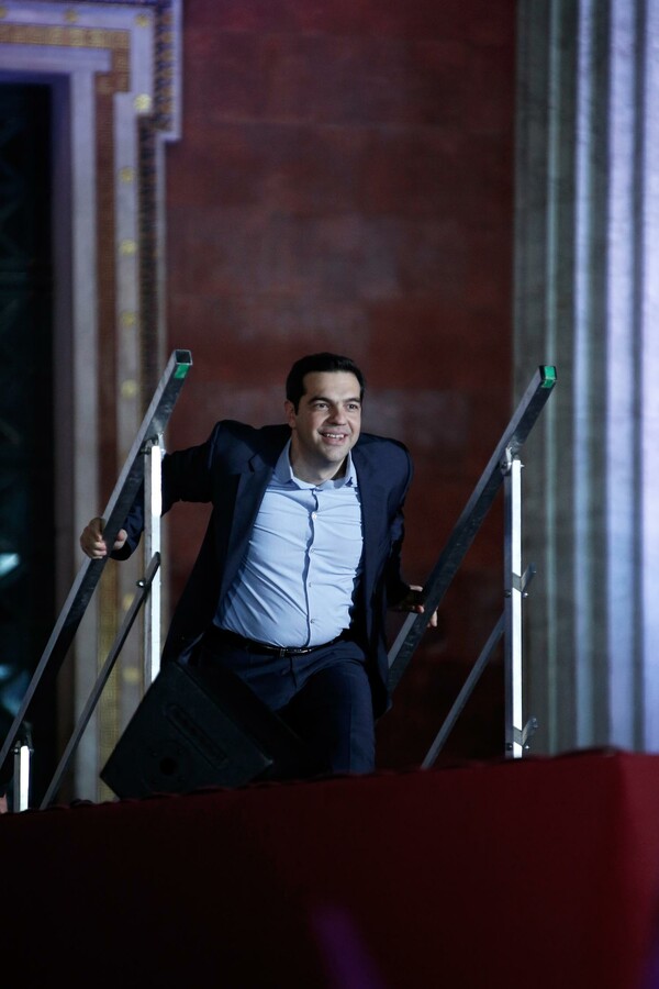 Oι πανηγυρισμοί του ΣΥΡΙΖΑ στα Προπύλαια