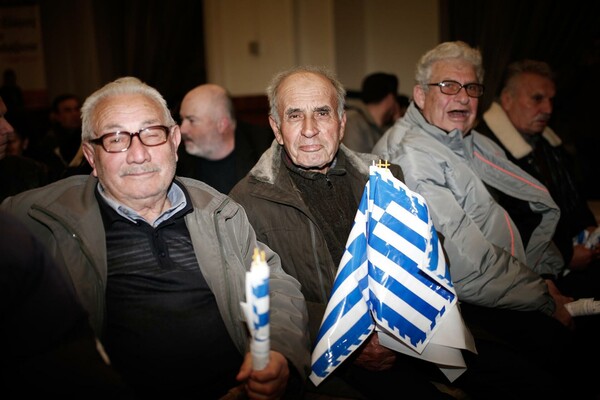  Ο Καρατζαφέρης τραγουδάει ακόμα...