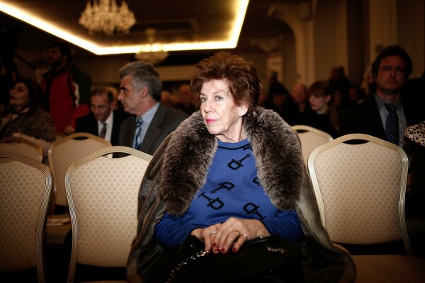  Ο Καρατζαφέρης τραγουδάει ακόμα...