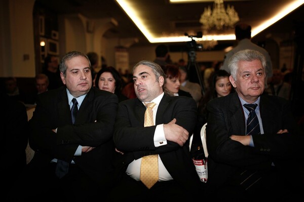  Ο Καρατζαφέρης τραγουδάει ακόμα...