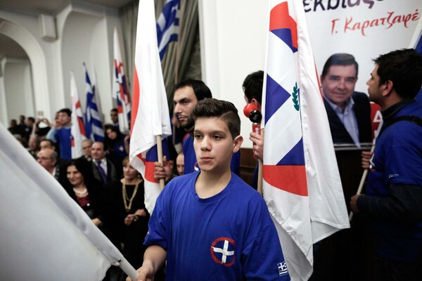  Ο Καρατζαφέρης τραγουδάει ακόμα...