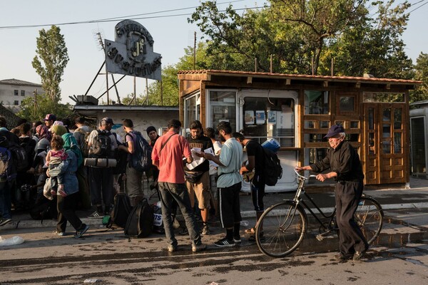 Η συνέχεια της οδύσσειας των προσφύγων και των μεταναστών, μέσα από 18 φωτογραφίες 