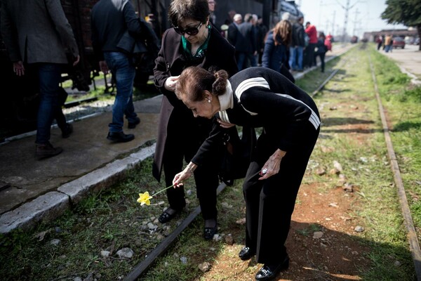 Σαν σήμερα το πρώτο τρένο γεμάτο Εβραίους θύματα των ναζί αναχώρησε από την Θεσσαλονίκη για το Άουσβιτς