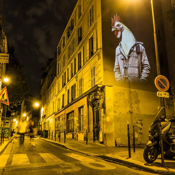 Γιγαντιαία ζώα καταλαμβάνουν το νυχτερινό Παρίσι