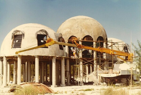 Η θολωτή έπαυλη του Cape Romano που έγινε ο θρύλος των ντιζάϊνερς διεθνώς