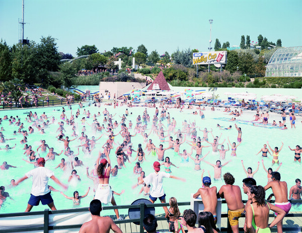 Άμμος, αντηλιακό, κορμιά και θάλασσα: το ηδονοθηρικό καλοκαίρι του Μάσιμο Βιτάλι