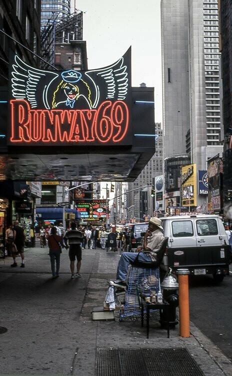 Η επικίνδυνη γοητεία της Times Square της δεκαετίας του ‘80