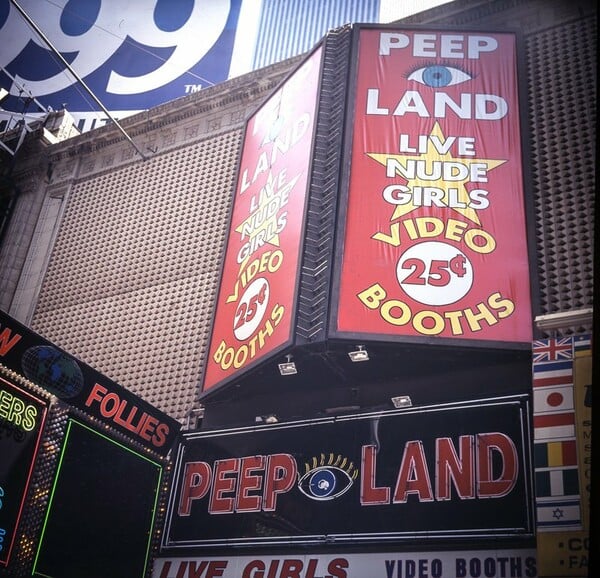 Η επικίνδυνη γοητεία της Times Square της δεκαετίας του ‘80