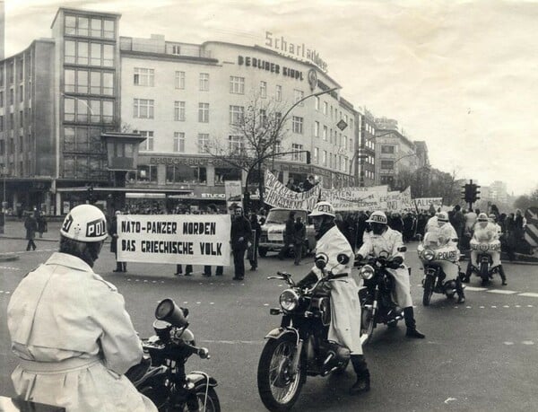 Το 1967 εκδηλώνεται το Πραξικόπημα των Συνταγματαρχών 