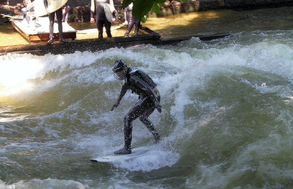 Surfing μέσα στα τσιμέντα