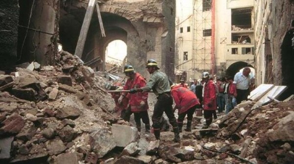 To 1993 η Κόζα Νόστρα επιτίθεται βάρβαρα στο Μουσείο Ουφίτσι