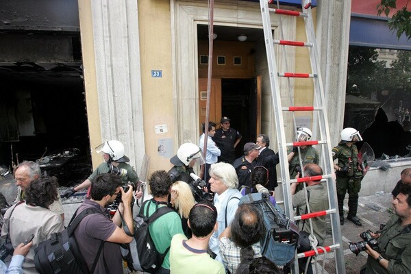 To 2010 θα βρουν τραγικό θάνατο 3 υπάλληλοι τράπεζας στο κέντρο της Αθήνας