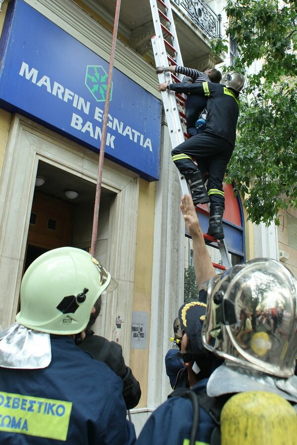 To 2010 θα βρουν τραγικό θάνατο 3 υπάλληλοι τράπεζας στο κέντρο της Αθήνας