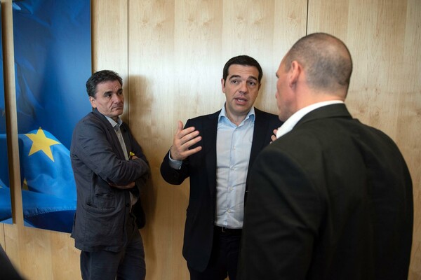 Έξι φωτογραφίες απ' την πιο δύσκολη ώρα για τους Έλληνες διαπραγματευτές στις Βρυξέλλες