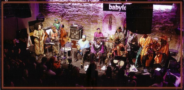  H Sun Ra Arkestra, η μεγάλη ορχήστρα του τζαζ μύστη Sun Ra, είναι πάντα ζωντανή