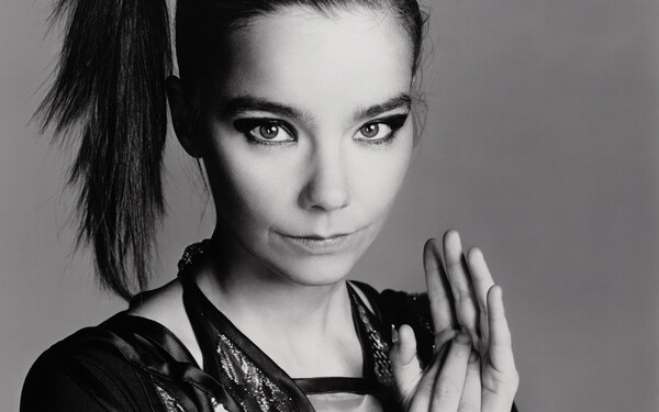 Η Björk επιλέγει τα αγαπημένα της από το NOWNESS