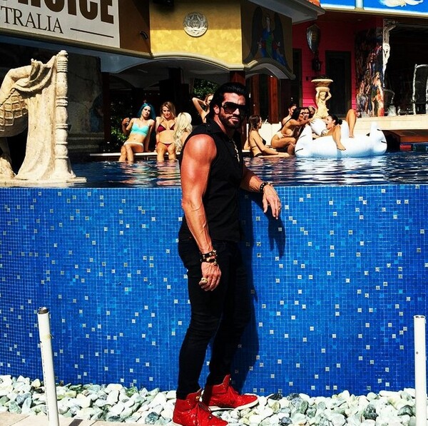 Ο νέος βασιλιάς - πλούσιος - κάγκουρας του Ιnstagram