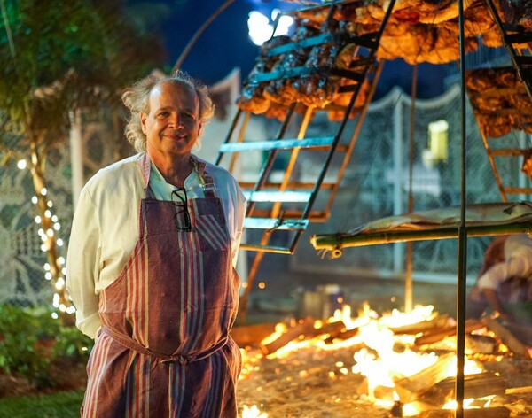 Francis Mallmann:«Πολυτέλεια μπορεί να είναι μια πατάτα και ένα κρεμμύδι»