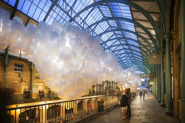 Μια καρδιά από μπαλόνια στο Covent Garden
