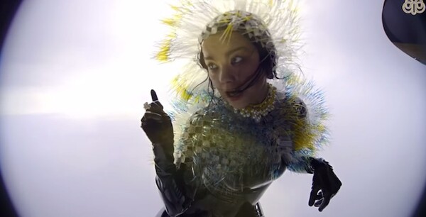 To πρώτο βίντεο της Bjork από το Vulnicura