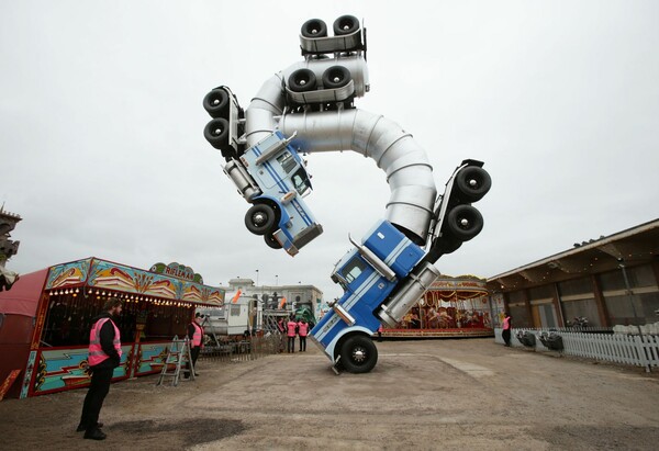 Καλωσήρθατε στη Dismaland- Ο Banksy δημιούργησε το "πιο απογοητευτικό αξιοθέατο" της Βρετανίας