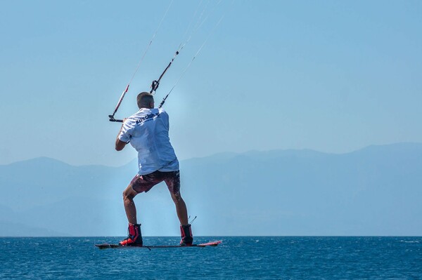 40 φωτογραφίες από το φετινό Φεστιβάλ Kite & Wind Surf σε ένα μικρό ψαροχώρι, έξω απ΄τη Λαμία