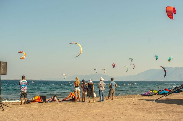 40 φωτογραφίες από το φετινό Φεστιβάλ Kite & Wind Surf σε ένα μικρό ψαροχώρι, έξω απ΄τη Λαμία