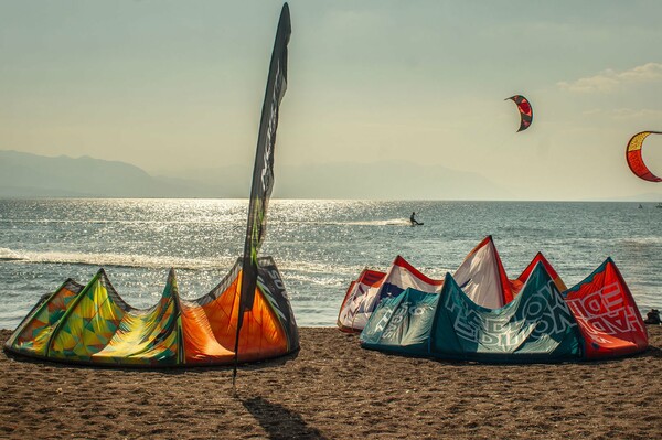 40 φωτογραφίες από το φετινό Φεστιβάλ Kite & Wind Surf σε ένα μικρό ψαροχώρι, έξω απ΄τη Λαμία