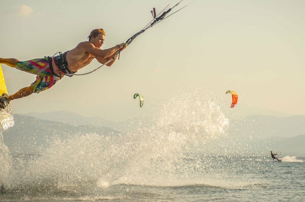 40 φωτογραφίες από το φετινό Φεστιβάλ Kite & Wind Surf σε ένα μικρό ψαροχώρι, έξω απ΄τη Λαμία